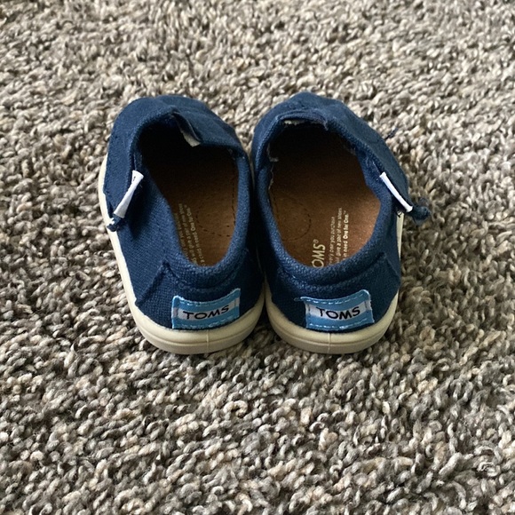 Toms - Picture 3 of 5